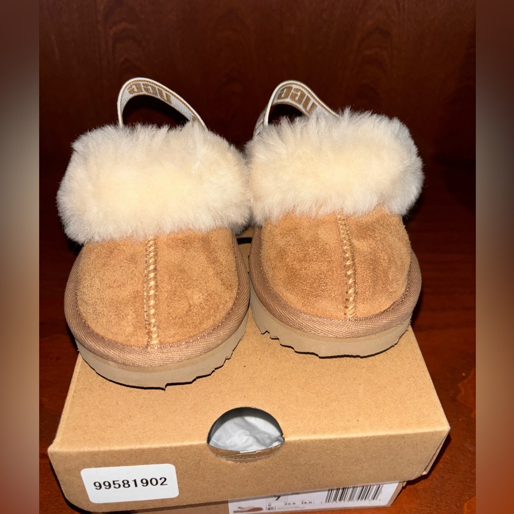 Ugg slippers 7c